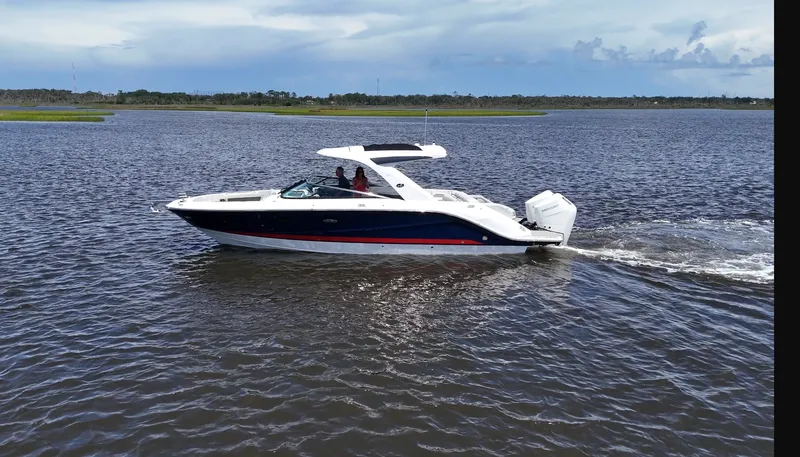 The Image of Sea Ray SLX 310 Outboard 2027 - 0
