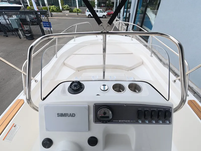 Slide: The Image of Boston Whaler 170 Montauk 2027 - 15