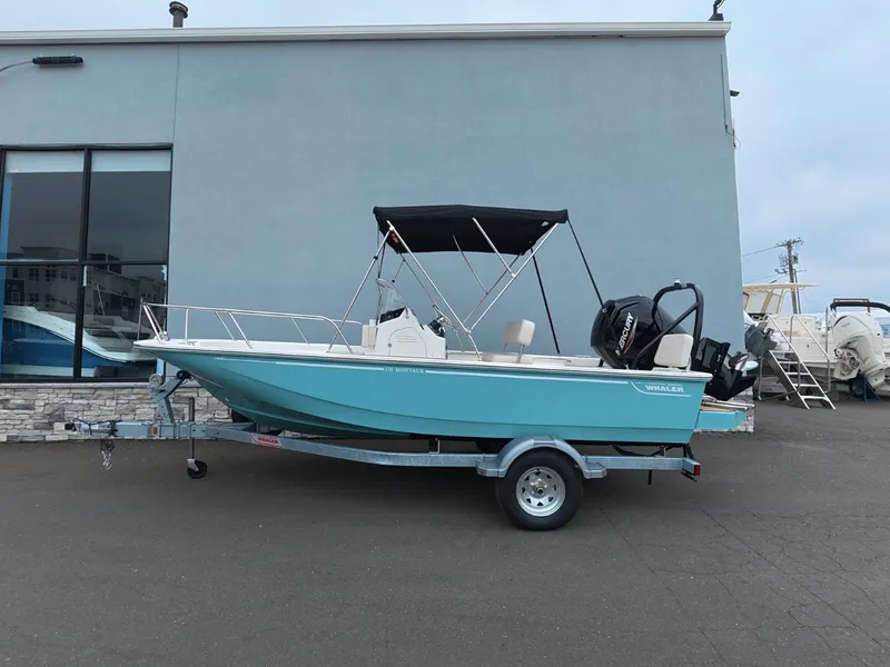 The Image of Boston Whaler 170 Montauk 2027 - 0