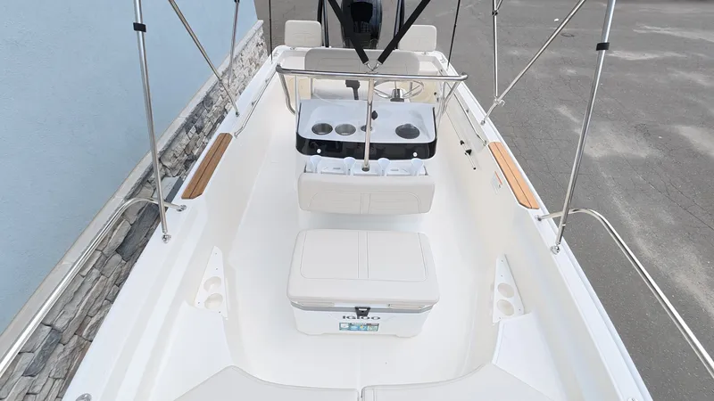 Slide: The Image of Boston Whaler 170 Montauk 2027 - 21