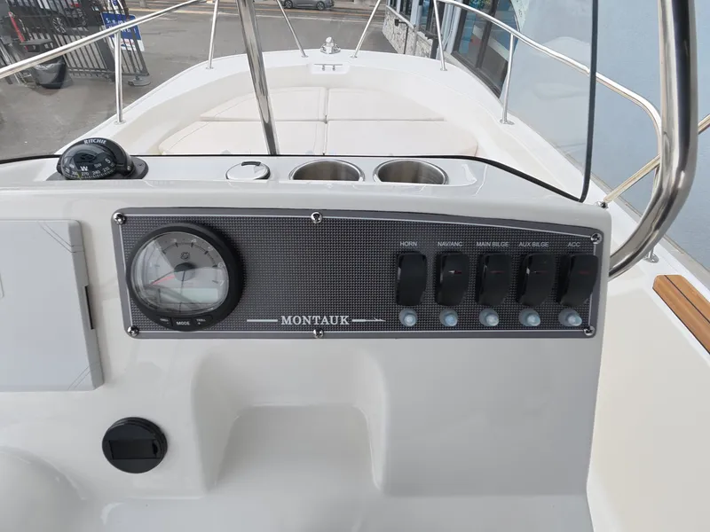 Slide: The Image of Boston Whaler 170 Montauk 2027 - 16