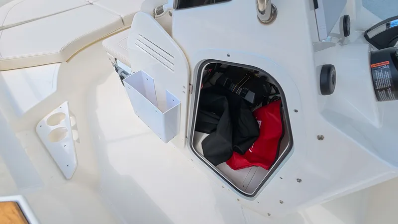 Slide: The Image of Boston Whaler 170 Montauk 2027 - 20