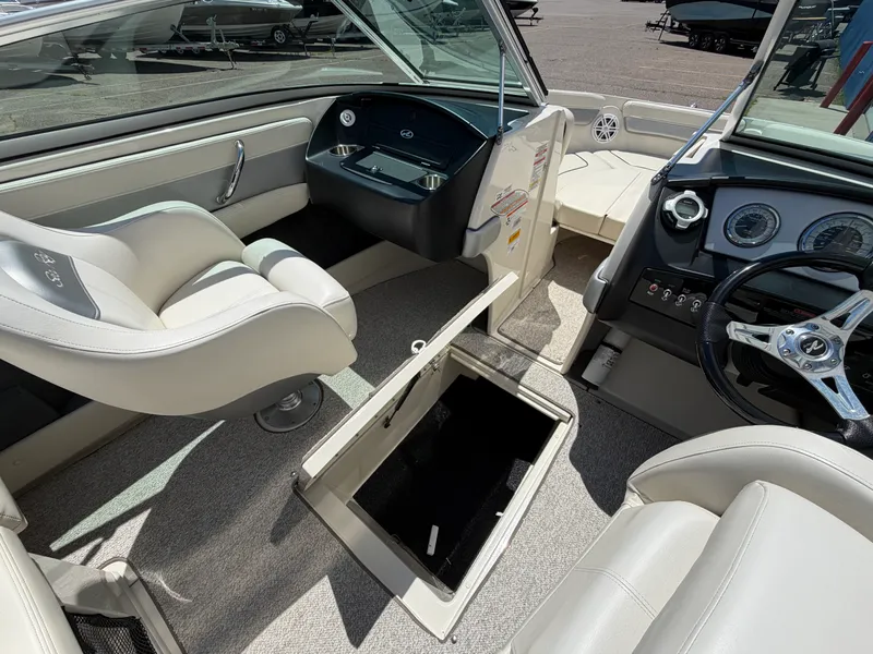 Slide: The Image of Sea Ray 210 SELECT 2010 - 16