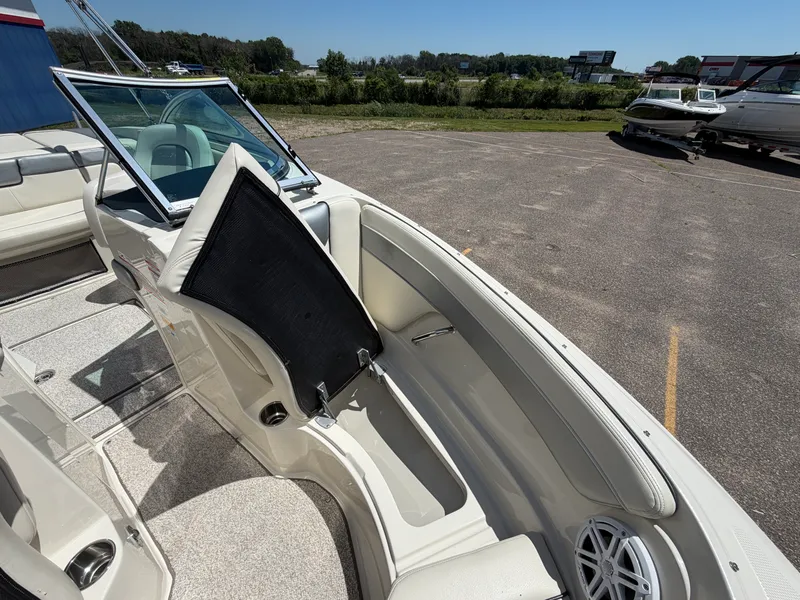 Slide: The Image of Sea Ray 210 SELECT 2010 - 27