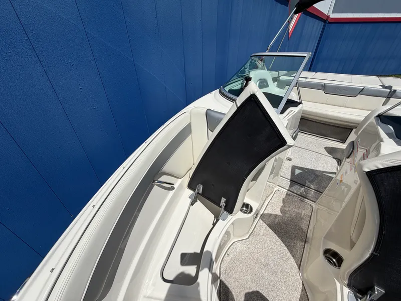 Slide: The Image of Sea Ray 210 SELECT 2010 - 26