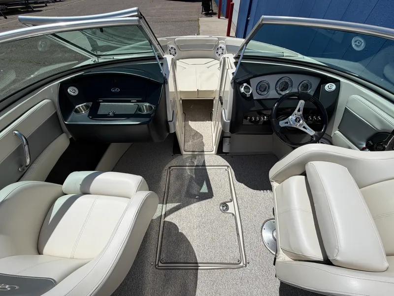 Slide: The Image of Sea Ray 210 SELECT 2010 - 17