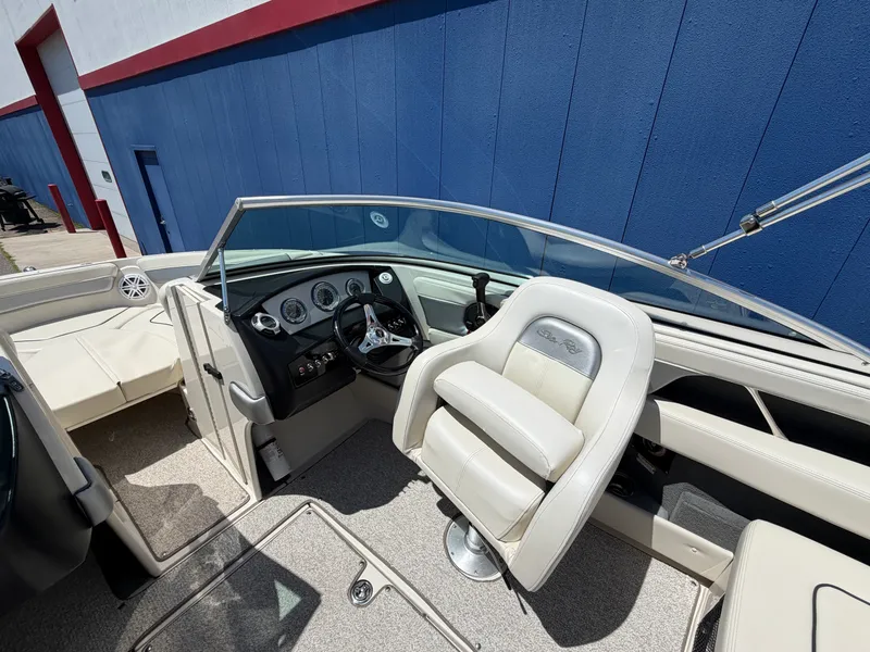 Slide: The Image of Sea Ray 210 SELECT 2010 - 19