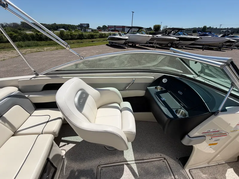 Slide: The Image of Sea Ray 210 SELECT 2010 - 9