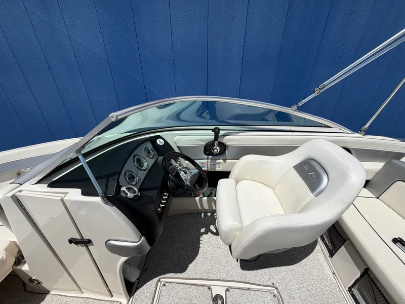 Slide: The Image of Sea Ray 210 SELECT 2010 - 20