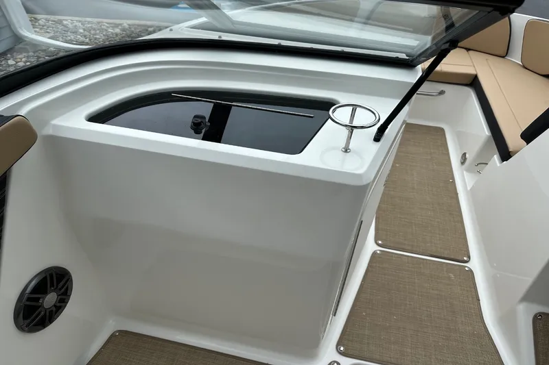 Slide: The Image of Sea Ray SPX 210 Outboard 2027 - 31