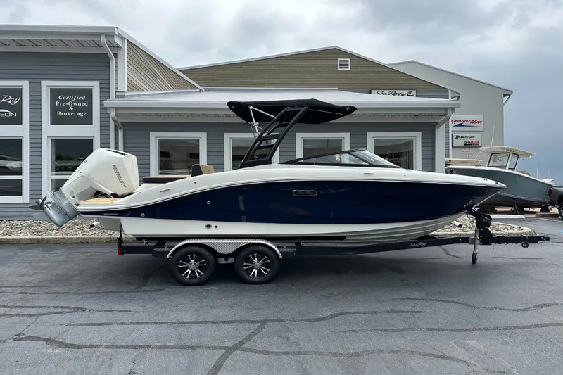 The Image of Sea Ray SPX 210 Outboard 2027 - undefined