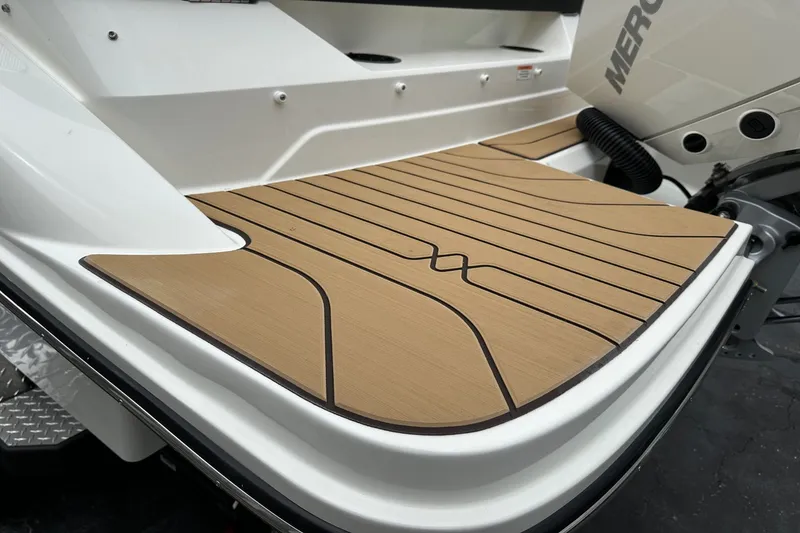 Slide: The Image of Sea Ray SPX 210 Outboard 2027 - 12