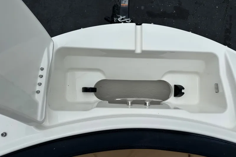 Slide: The Image of Sea Ray SPX 210 Outboard 2027 - 41