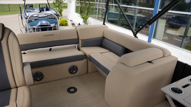 Slide: The Image of Harris Cruiser 230 2023 - 17