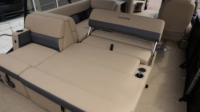 Slide: The Image of Harris Cruiser 230 2023 - 23