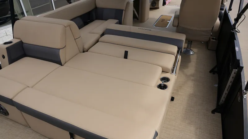 Slide: The Image of Harris Cruiser 230 2023 - 24