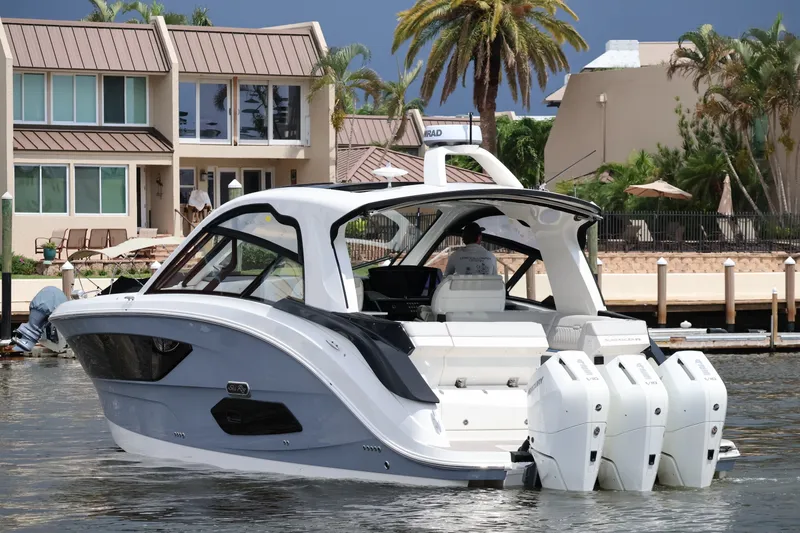 Slide: The Image of Sea Ray Sundancer 370 Outboard 2026 - 8
