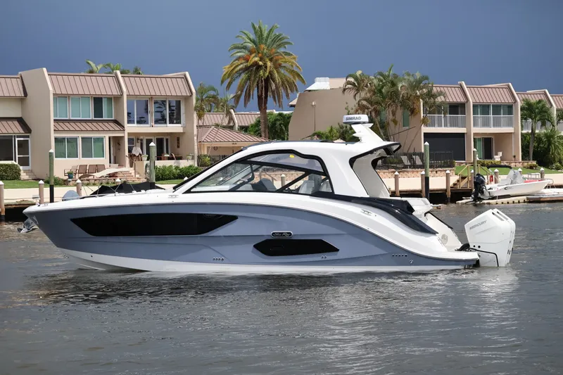 Slide: The Image of Sea Ray Sundancer 370 Outboard 2026 - 5