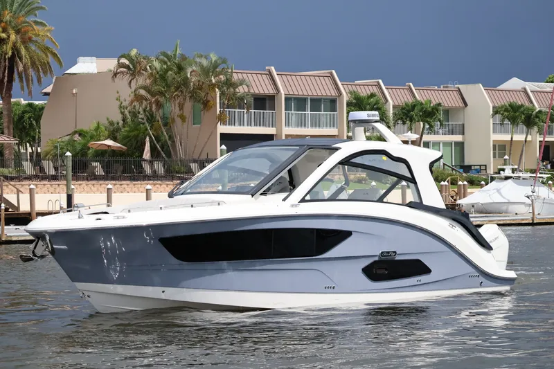 The Image of Sea Ray Sundancer 370 Outboard 2026 - 0