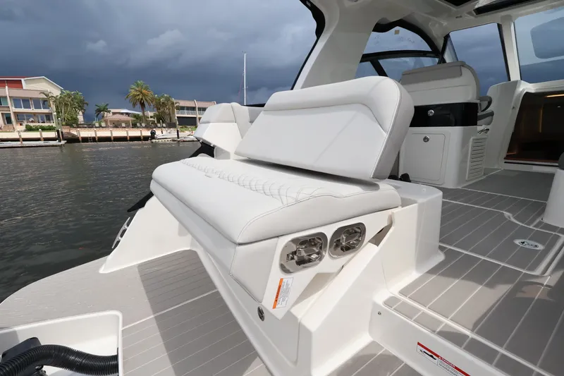 Slide: The Image of Sea Ray Sundancer 370 Outboard 2026 - 34