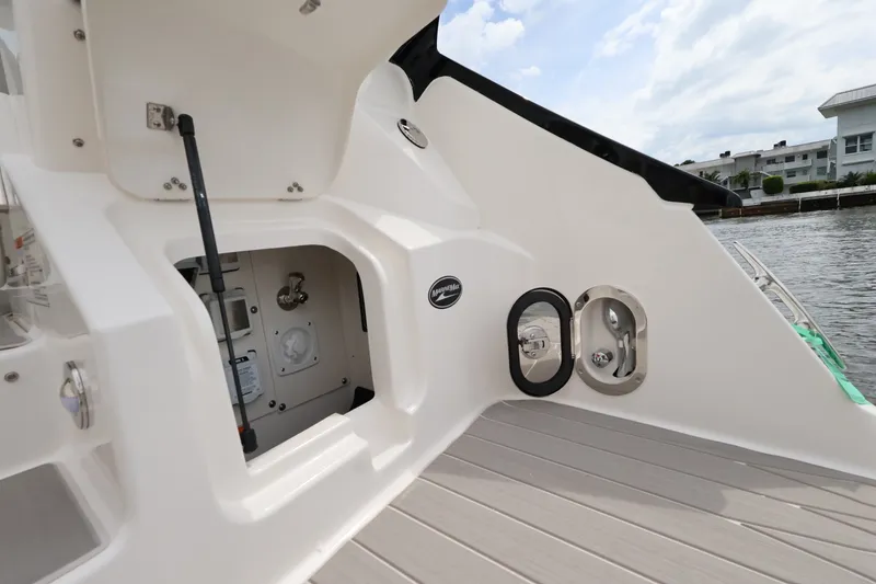 Slide: The Image of Sea Ray Sundancer 370 Outboard 2026 - 31