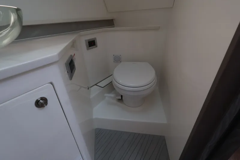 Slide: The Image of Sea Ray Sundancer 370 Outboard 2026 - 56