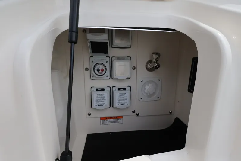Slide: The Image of Sea Ray Sundancer 370 Outboard 2026 - 32