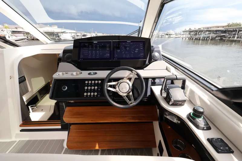 Slide: The Image of Sea Ray Sundancer 370 Outboard 2026 - 41