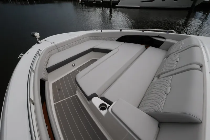 Slide: The Image of Sea Ray Sundancer 370 Outboard 2026 - 57