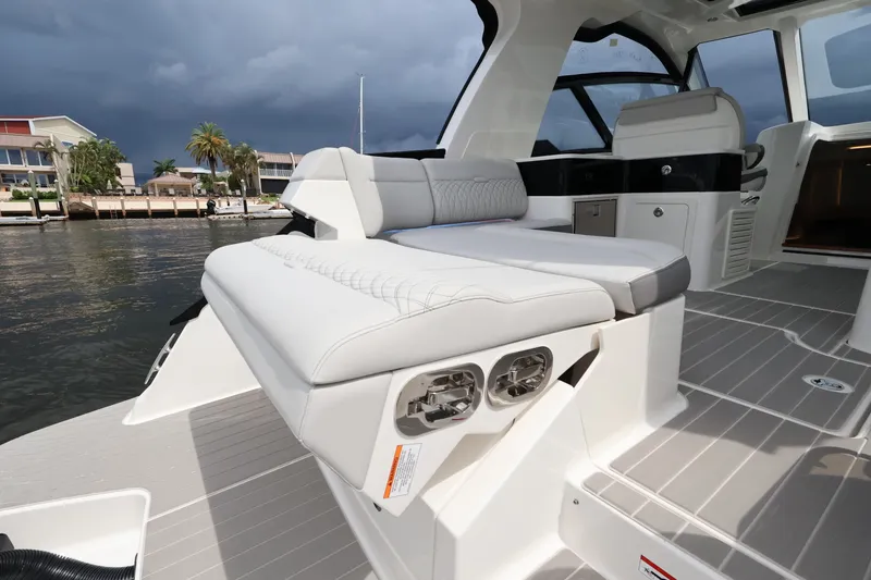 Slide: The Image of Sea Ray Sundancer 370 Outboard 2026 - 35
