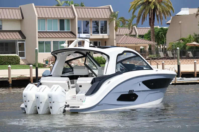 Slide: The Image of Sea Ray Sundancer 370 Outboard 2026 - 15