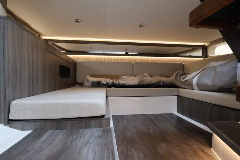 Slide: The Image of Sea Ray Sundancer 370 Outboard 2026 - 51