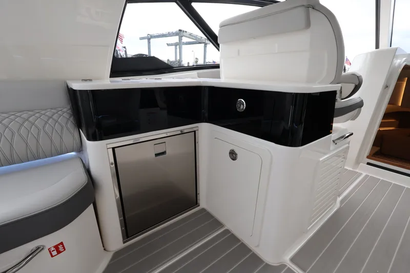 Slide: The Image of Sea Ray Sundancer 370 Outboard 2026 - 66