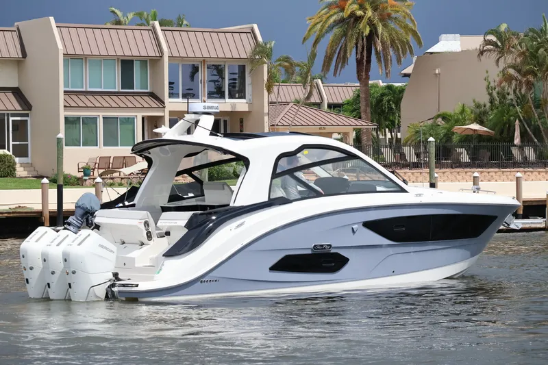 Slide: The Image of Sea Ray Sundancer 370 Outboard 2026 - 16