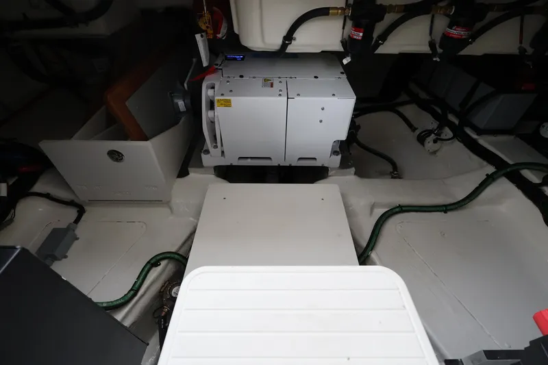 Slide: The Image of Sea Ray Sundancer 370 Outboard 2026 - 69