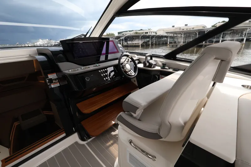 Slide: The Image of Sea Ray Sundancer 370 Outboard 2026 - 40