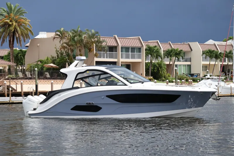 Slide: The Image of Sea Ray Sundancer 370 Outboard 2026 - 21