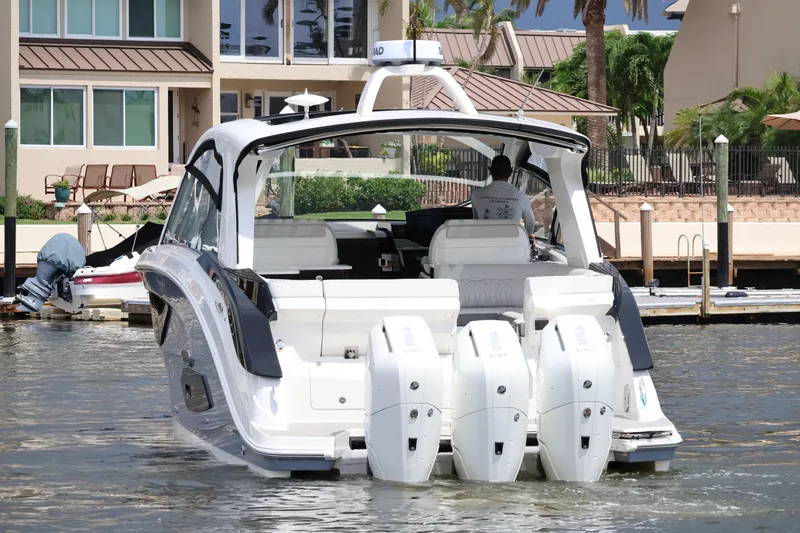Slide: The Image of Sea Ray Sundancer 370 Outboard 2026 - 10