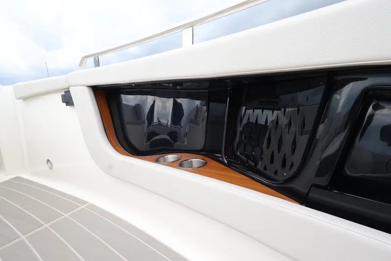 Slide: The Image of Sea Ray Sundancer 370 Outboard 2026 - 59