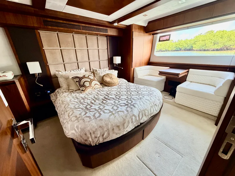 Slide: The Image of Galeon 640 FLY BRIDGE 2019 - 20