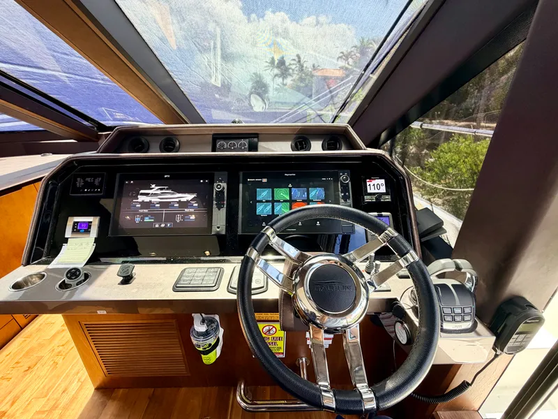Slide: The Image of Galeon 640 FLY BRIDGE 2019 - 18