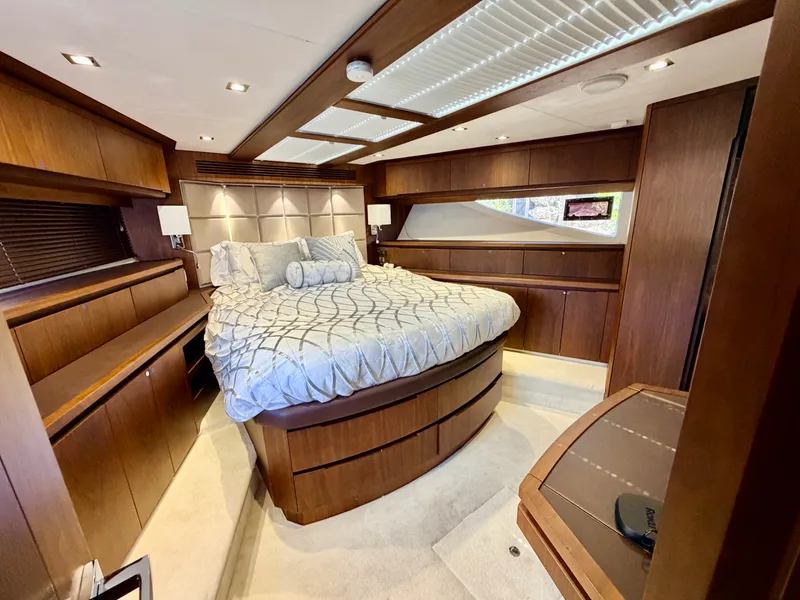 Slide: The Image of Galeon 640 FLY BRIDGE 2019 - 31