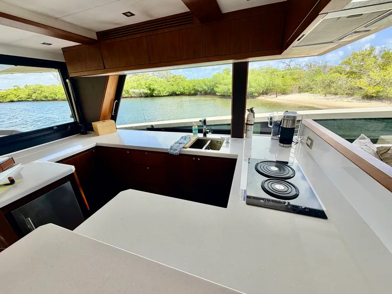 Slide: The Image of Galeon 640 FLY BRIDGE 2019 - 12