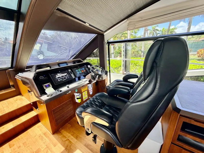 Slide: The Image of Galeon 640 FLY BRIDGE 2019 - 17