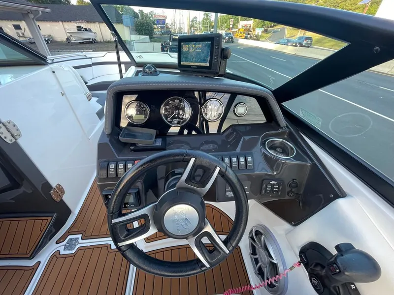 Slide: The Image of Monterey M6 2018 - 15