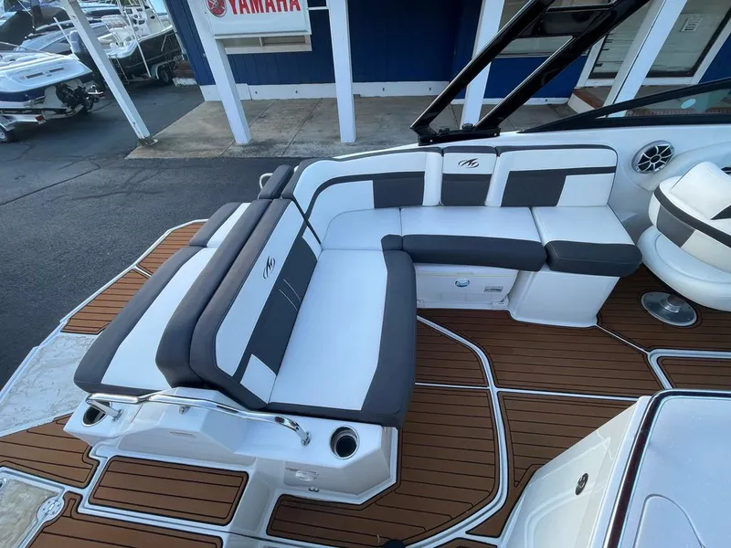 Slide: The Image of Monterey M6 2018 - 6