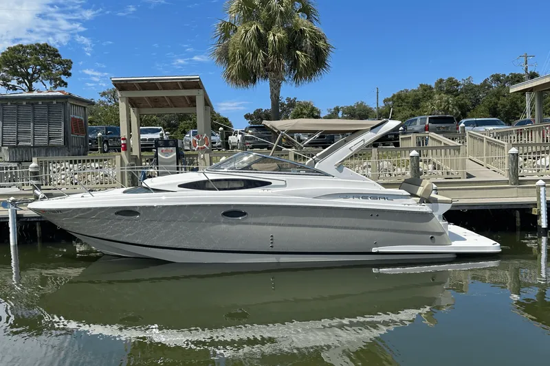 The Image of Regal 30 EXPRESS 2015 - 0