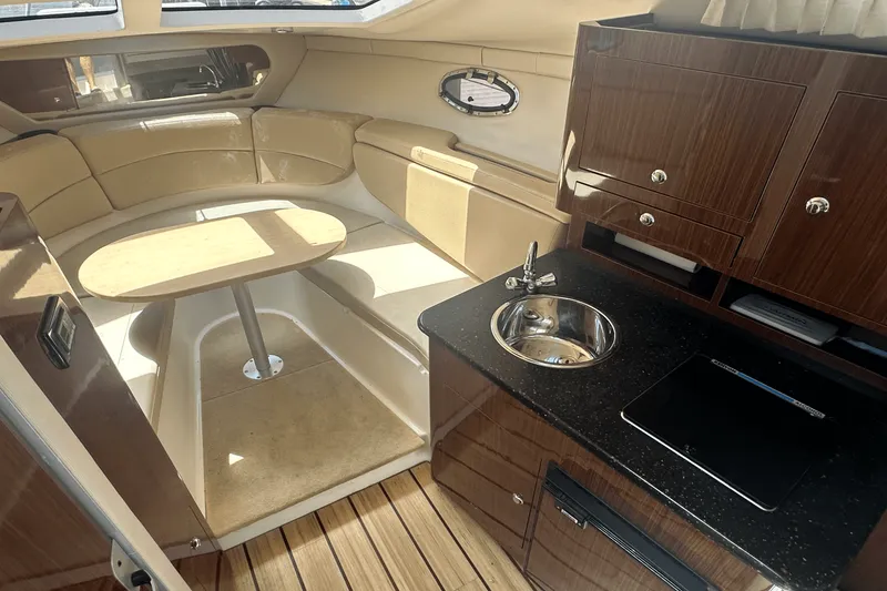 Slide: The Image of Regal 30 EXPRESS 2015 - 33