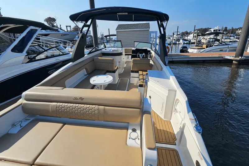 Slide: The Image of Sea Ray 290SD OB 2019 - 4