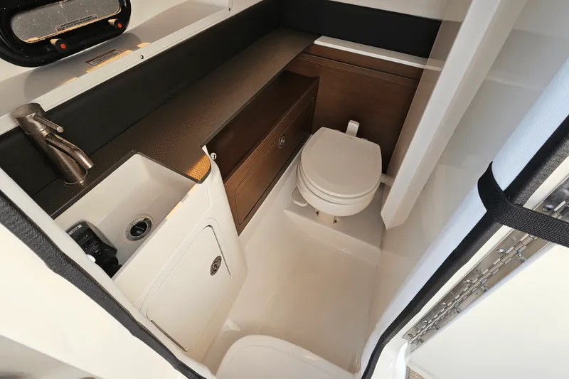 Slide: The Image of Sea Ray 290SD OB 2019 - 7